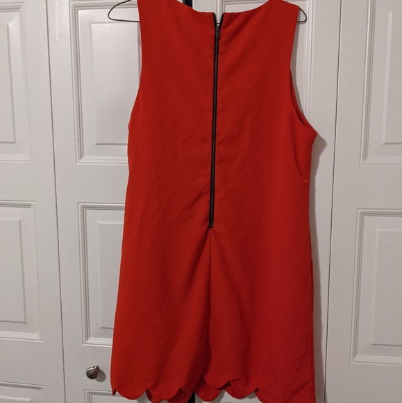 💃 Red-orange mini dress with cute scalloped hem - Picture 4 of 8